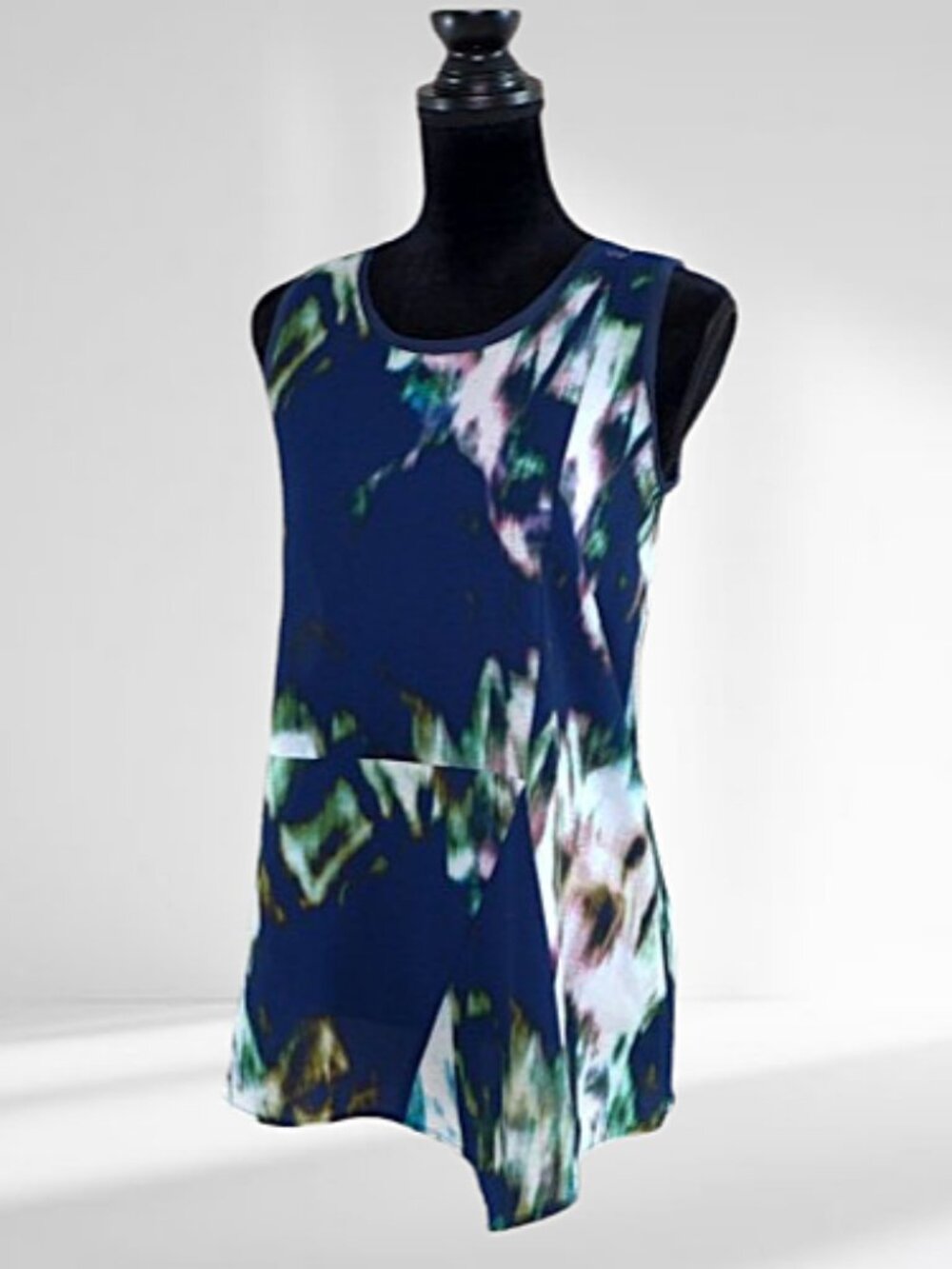 NWOT Simply Vera Wang Asymmetric blouse tank